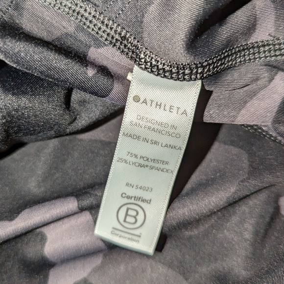 Athleta Ultimate 7/8 Tight Camo Women's Small - Picture 9 of 11